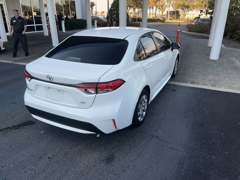 Used 2021 Toyota Corolla LE image 5