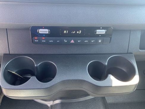 Used 2024 Mercedes-Benz Sprinter 2500 image 33