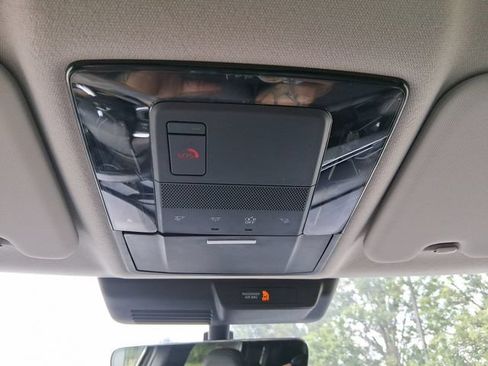Used 2025 Mitsubishi Outlander AWD image 21