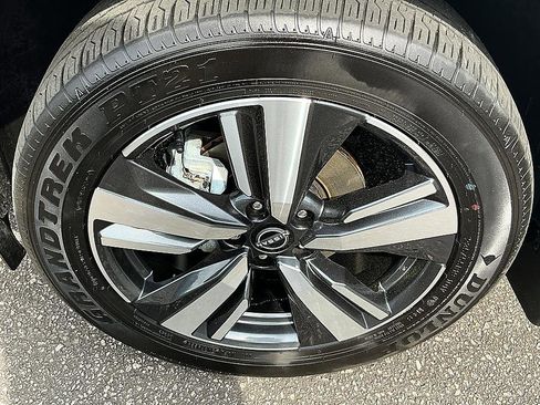 Certified 2025 Nissan Rogue SL image 10