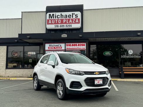 Used 2020 Chevrolet Trax LS AWD/4WD image 2