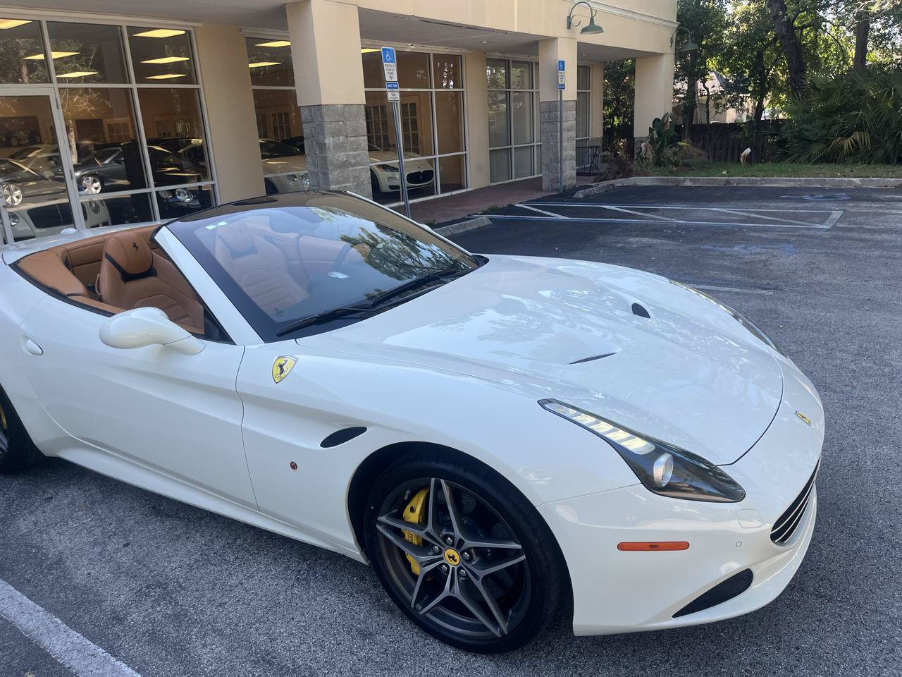 Used 2016 Ferrari California T RWD image 2