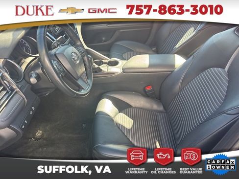 Used 2023 Toyota Camry SE image 3