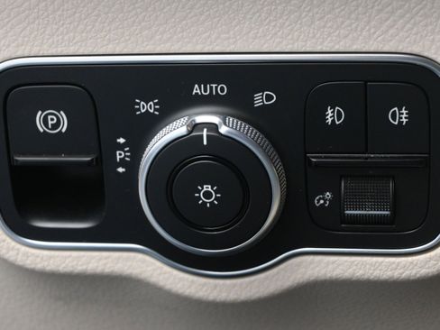 Used 2020 Mercedes-Benz GLB 250 image 24