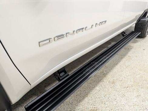 Used 2025 GMC Sierra 2500 Denali w/ Denali Reserve Package image 9