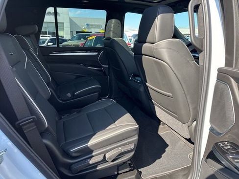 Certified 2026 Cadillac Escalade Luxury w/ LPO, Radiant Package AWD/4WD image 25