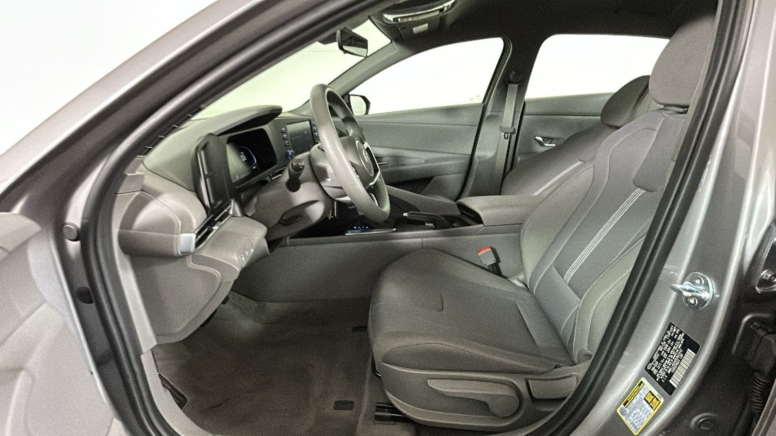 Certified 2024 Hyundai Elantra SE FWD image 15