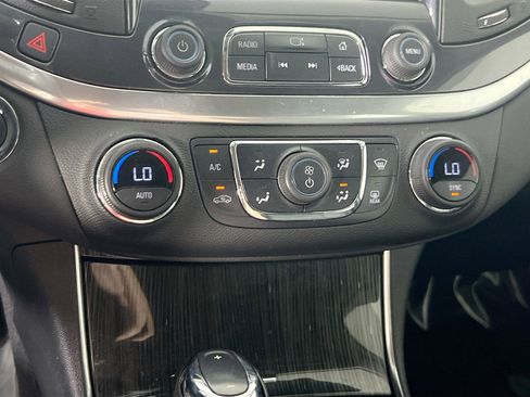 Used 2019 Chevrolet Impala LT w/ LT Convenience Package FWD image 15