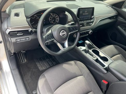 Used 2024 Nissan Altima 2.5 SV FWD image 14