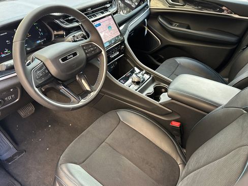 New 2023 Jeep Grand Cherokee Trailhawk w/ Advanced Protech Group II image 9