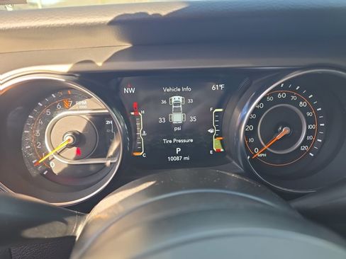 Used 2023 Jeep Gladiator Sport image 17