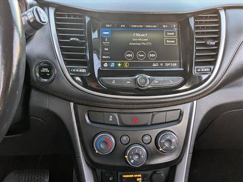 Used 2019 Chevrolet Trax LT w/ LT Convenience Package FWD image 13