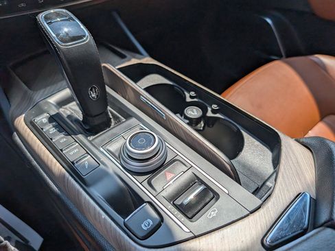 Used 2019 Maserati Levante AWD/4WD image 27
