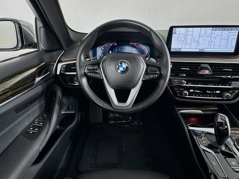 Used 2023 BMW 530i w/ Convenience Package RWD image 4
