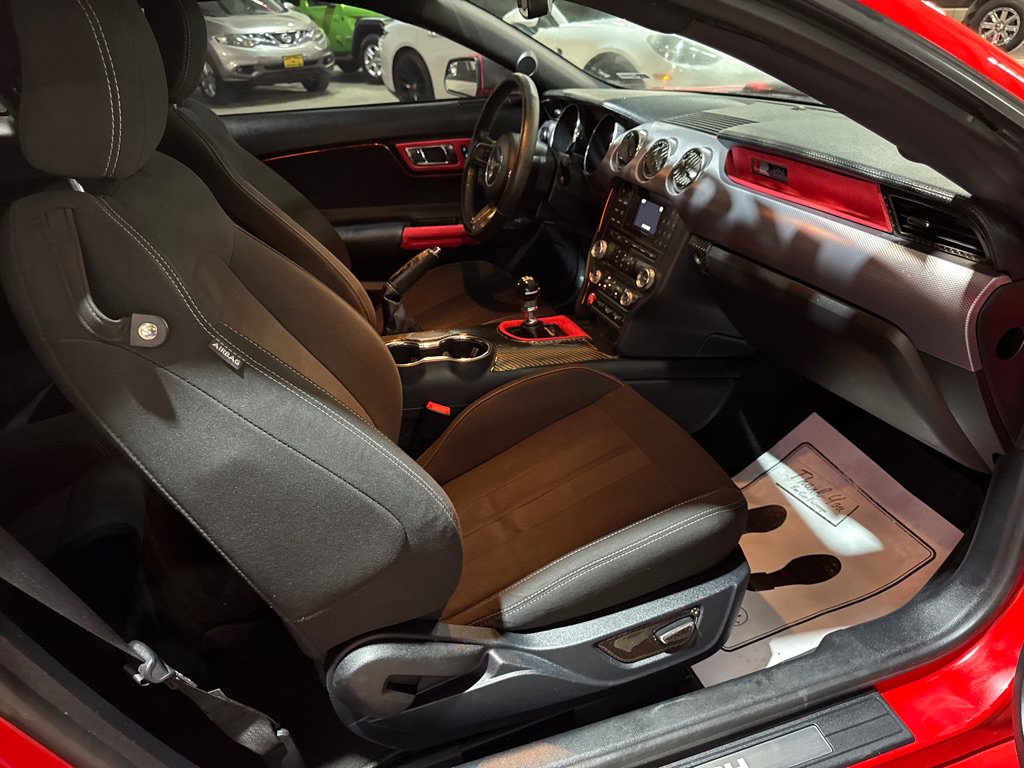 Used 2017 Ford Mustang GT RWD image 6