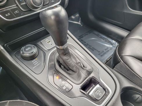 Used 2021 Jeep Cherokee Latitude Plus AWD/4WD image 18