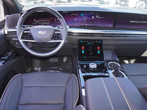 Used 2026 Cadillac Escalade Luxury RWD image 13