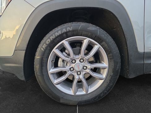 Used 2024 GMC Terrain SLT AWD/4WD image 12