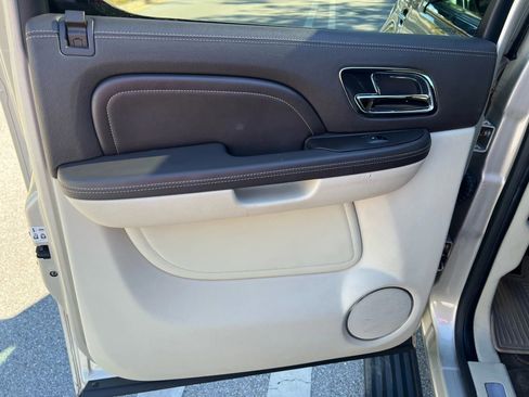 Used 2014 Cadillac Escalade ESV Platinum image 16