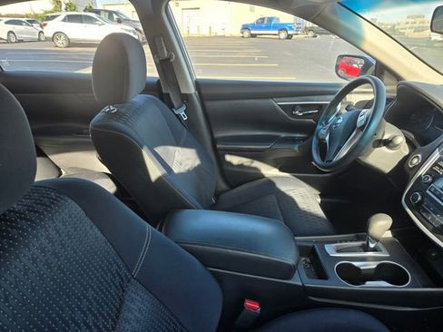 Used 2016 Nissan Altima 2.5 S w/ Power Driver Seat Package FWD image 2