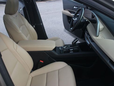 Used 2024 Cadillac XT4 Premium Luxury FWD image 34