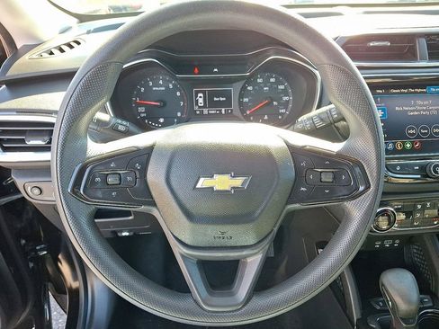 Used 2021 Chevrolet TrailBlazer LT w/ Sun and Liftgate Package image 19