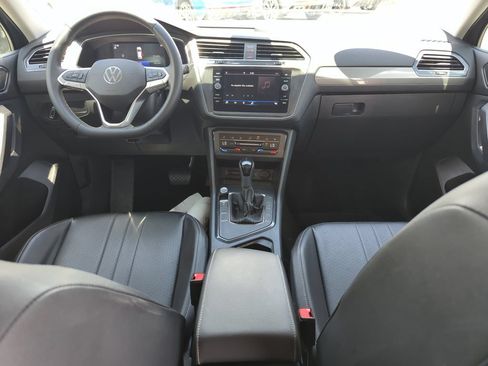 Used 2022 Volkswagen Tiguan SE FWD image 23