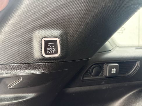 Used 2024 Jeep Grand Cherokee Limited image 27