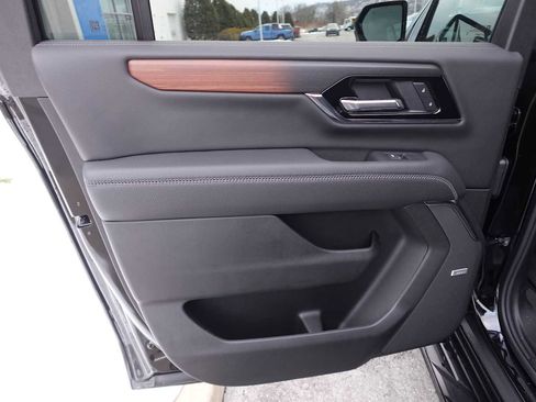 New 2025 GMC Yukon XL Denali w/ LPO, Illumination Package image 27