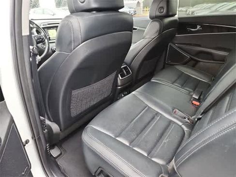Used 2017 Kia Sorento SX image 16