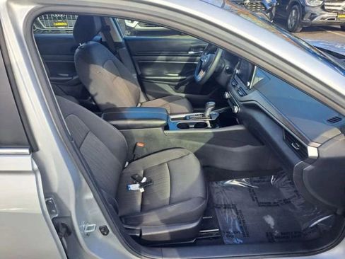 Used 2024 Nissan Altima 2.5 SV FWD image 15