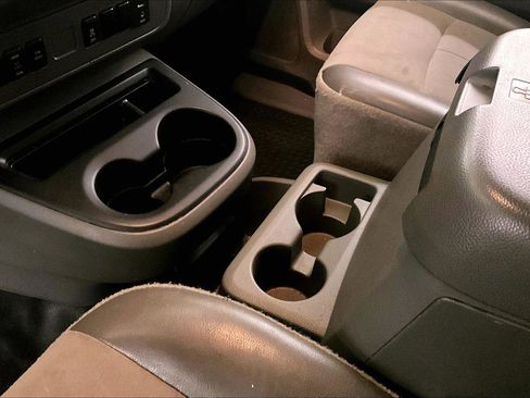 Used 2019 Nissan NV 2500 SV image 17