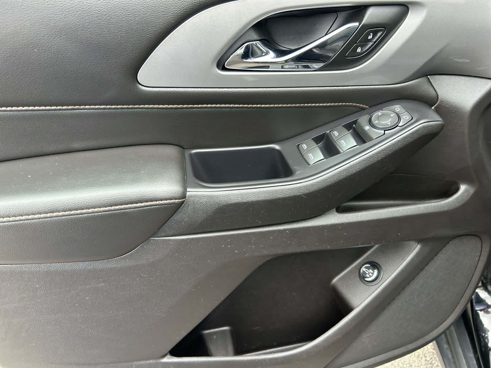 Used 2018 Chevrolet Traverse LT FWD image 10