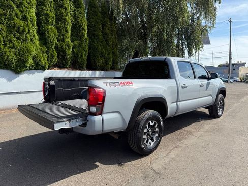 Used 2019 Toyota Tacoma TRD Off-Road w/ Technology Package AWD/4WD image 10