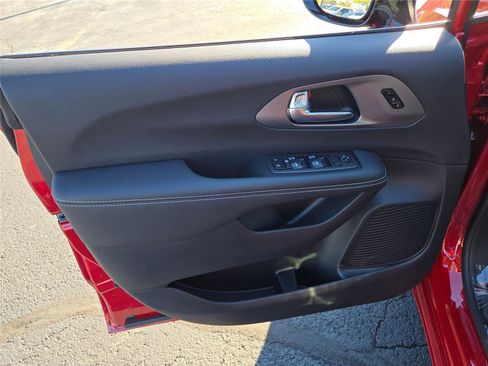 New 2026 Chrysler Pacifica Select image 22