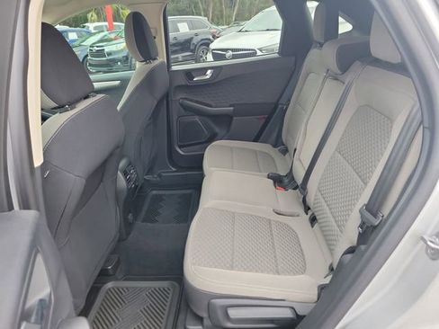 Used 2020 Ford Escape SE image 12