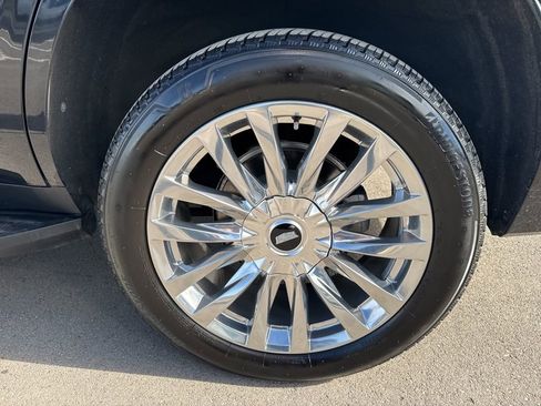 Used 2023 Cadillac Escalade Premium Luxury image 31