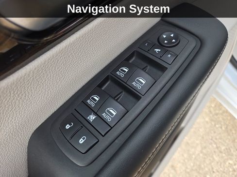 Used 2024 Chrysler Pacifica Limited image 15