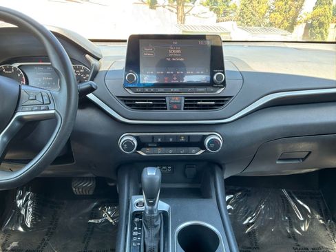 Used 2022 Nissan Altima 2.5 SV FWD image 15