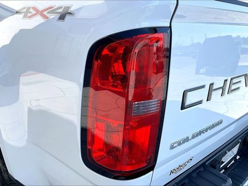 Used 2022 Chevrolet Colorado LT AWD/4WD image 23