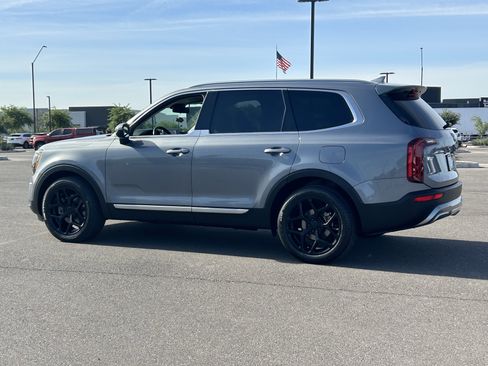 Used 2020 Kia Telluride S FWD image 3