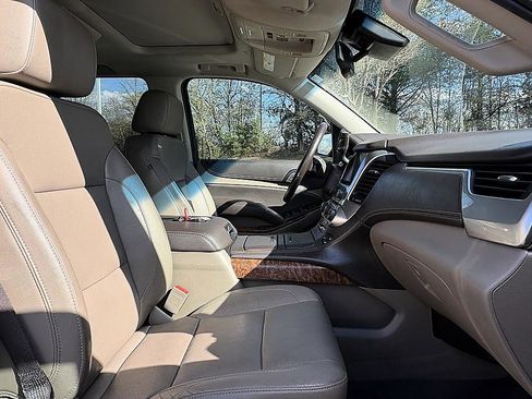 Used 2020 Chevrolet Suburban Premier image 14