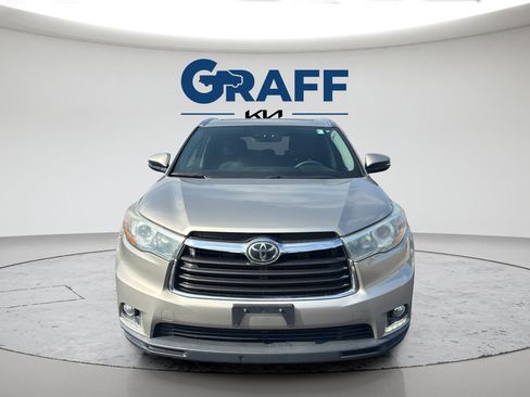 Used 2016 Toyota Highlander Limited Platinum w/ Four Season Floor Mat Package AWD/4WD image 12