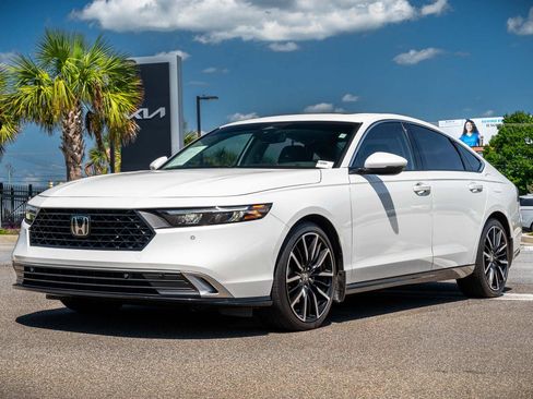 Used 2024 Honda Accord Touring image 3