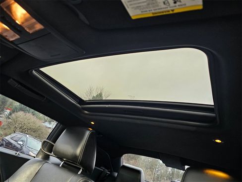 Used 2011 Dodge Challenger R/T image 29