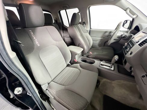 Used 2016 Nissan Frontier Desert Runner image 30