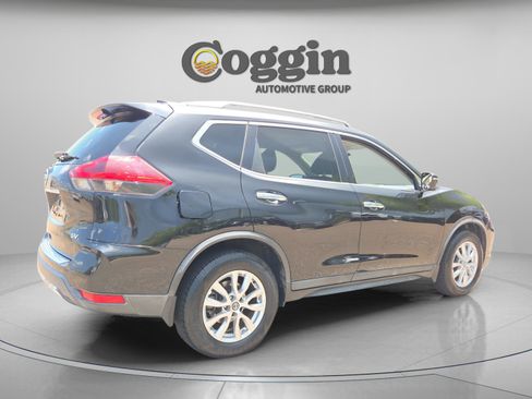 Used 2018 Nissan Rogue SV w/ Premium Package FWD image 5