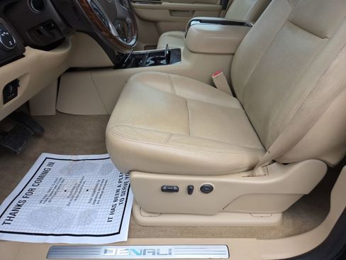 Used 2014 GMC Sierra 2500 Denali w/ Suspension Package, Off-Road image 18