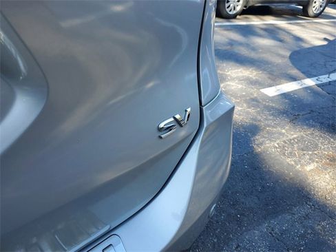 Used 2019 Nissan Rogue SV image 8