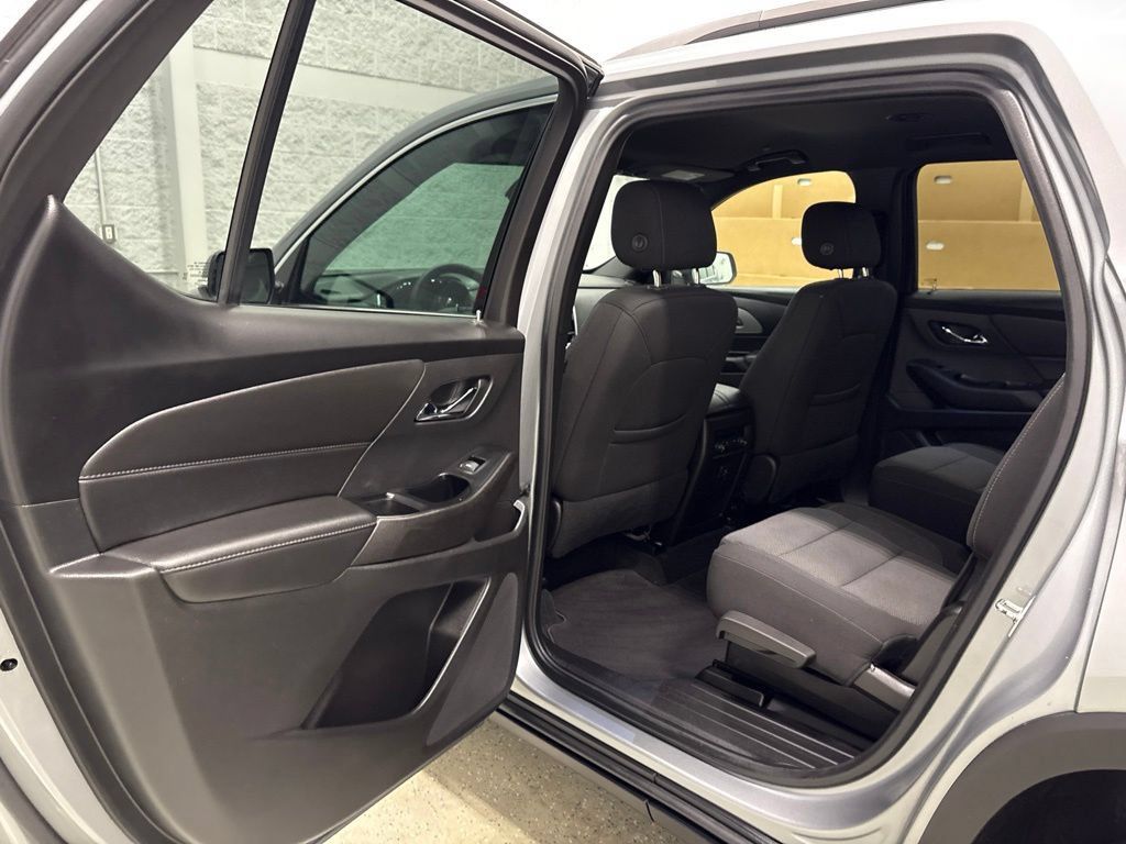 Used 2023 Chevrolet Traverse LT AWD/4WD image 31